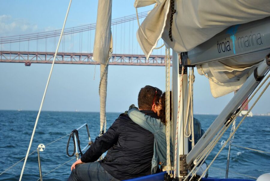 Private Romantic cruise with sparkling wine- 2-Hour- Lisbon - The crew and the proposal option