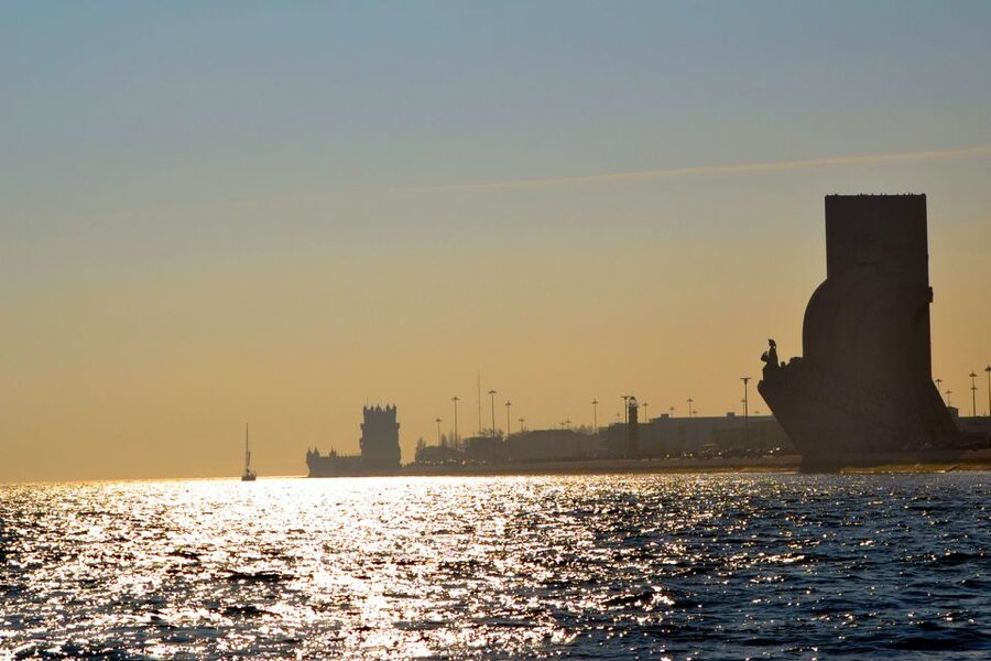 Private Romantic cruise with sparkling wine- 2-Hour- Lisbon - Shared or private: which option suits you?