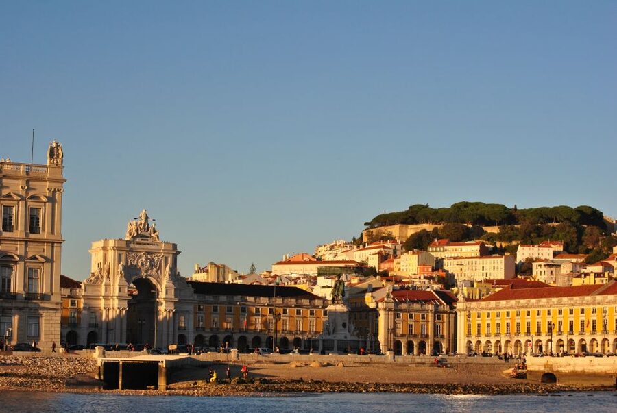 Private Romantic cruise with sparkling wine- 2-Hour- Lisbon - Who will enjoy this cruise most?