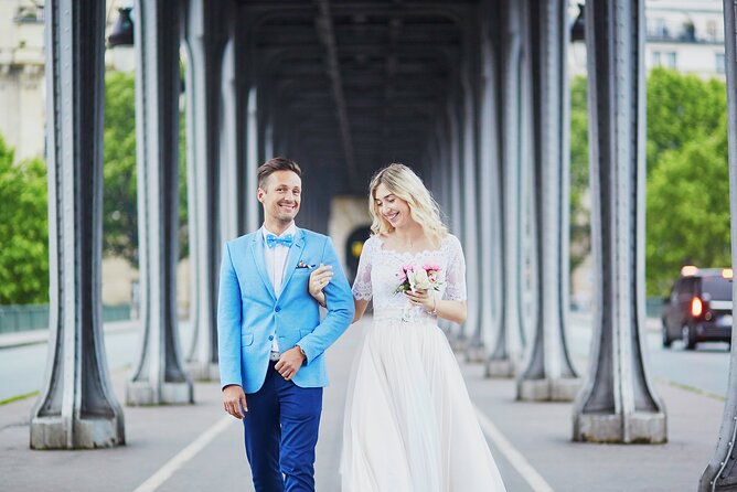 Private Romantic Photoshoot in Paris with Bouquet of Flowers - Is $150.10 good value?