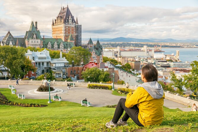Private Romantic Stroll in Quebec Walking Tour for Couples - Dufferin Terrace and the St. Lawrence River