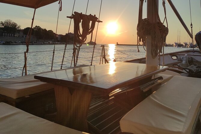 PRIVATE Romantic Sunset Boat Tour Zadar with Local Wine 1,5h - Private boat or shared departure