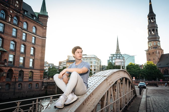 Private Romantic Urban & Street Photoshoot - St. Nikolai Memorial and a darker side of the city