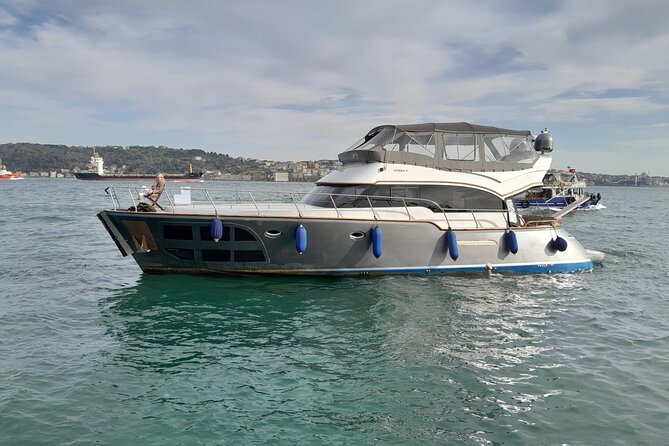 Private Yacht for Surprise Events / Birthday, Proposal, Anniversary, Party etc - Daytime or nighttime: choosing the right mood