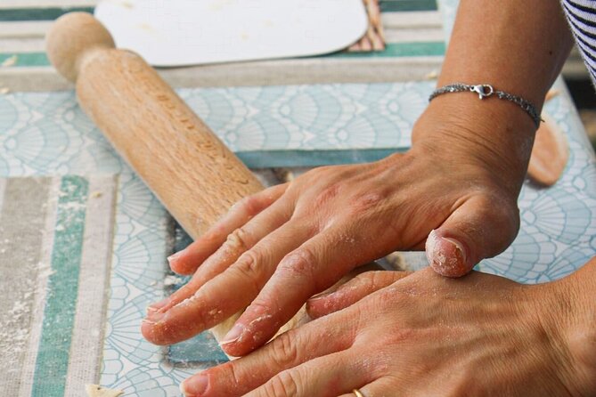 Proposal and Genuine Cooking Class - Making a family meal instead of watching a demonstration