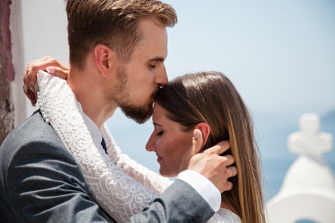 Proposal Photoshoot Santorini - Why Oia works for a proposal photoshoot