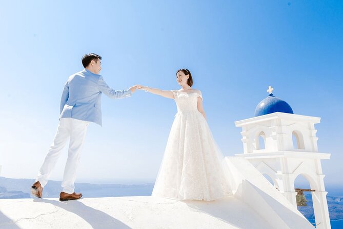 Proposal Photoshoot Santorini - Rose petals, poses, and the right kind of staging
