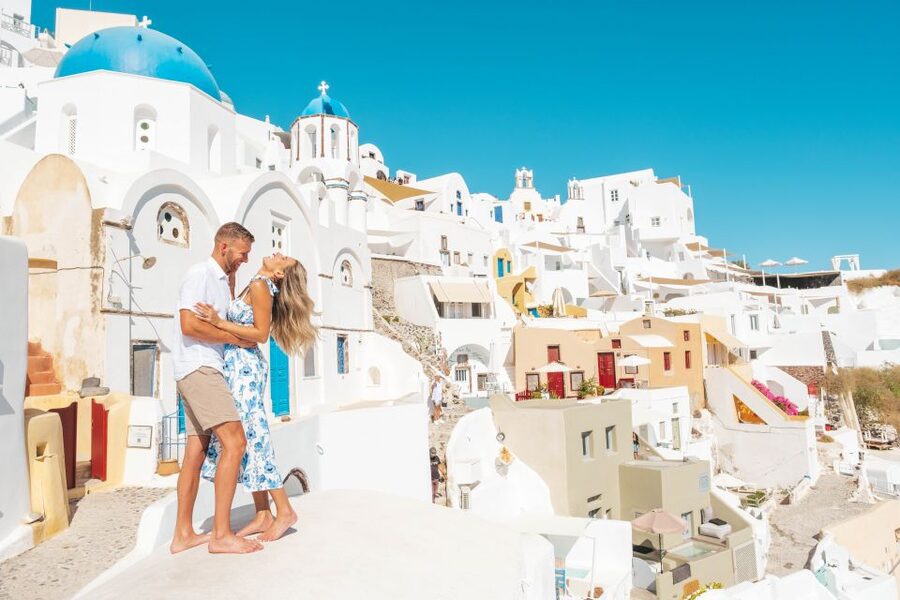 Proposal Photoshoot Santorini - Should you book the Oia proposal photoshoot?