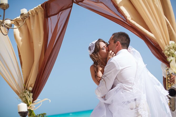 Punta Cana wedding photographer, Wedding ceremony - Macao Beach sets the tone