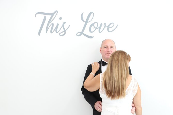 Quickie Las Vegas Wedding at Paradise Wedding Chapel - Witnesses, friends, and group size