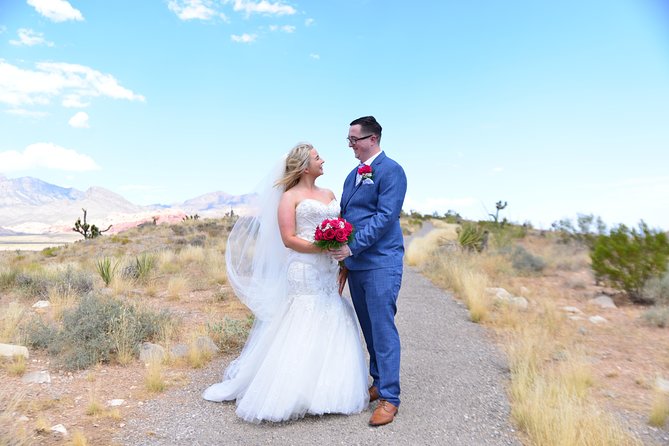 Red Rock Canyon Wedding by Private Limousine - A Desert Wedding Close to Las Vegas