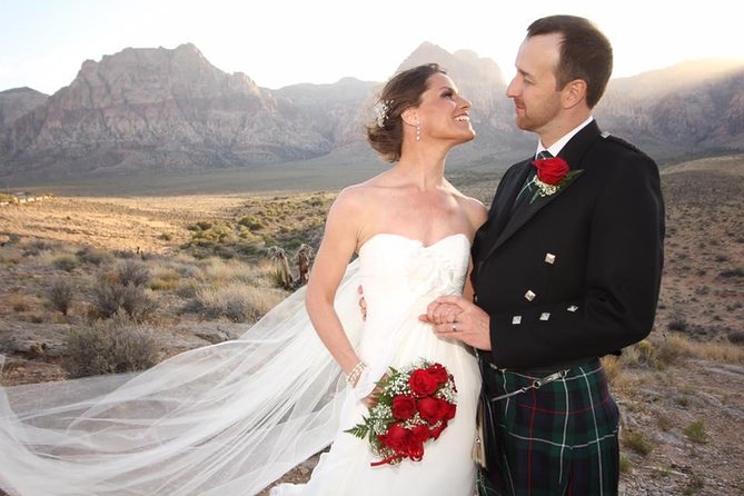 Red Rock Canyon Wedding by Private Limousine - Your Ceremony Among the Red Rocks