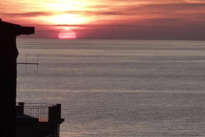 Romance in Cinque Terre: a boat trip at sunset, aperitif onboard - Riomaggiore: The Eastern Finish