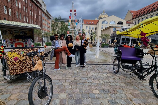 Romantic Berlin Rickshaw City and Photo Tour - incl. pick-up - Checkpoint Charlie and Friedrichstrasse