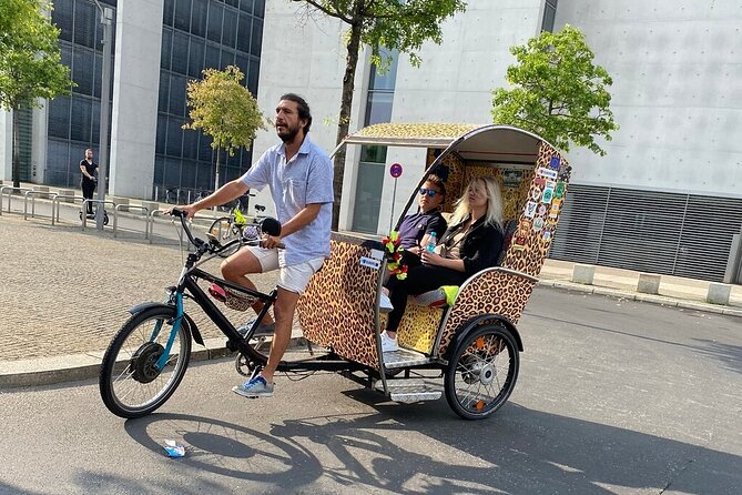 Romantic Berlin Rickshaw City and Photo Tour - incl. pick-up - Tiergarten, Potsdamer Platz, and a city rebuilt