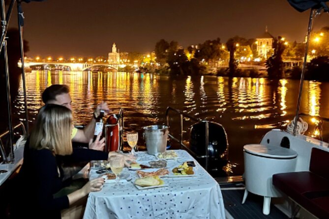 Romantic boat ride 1h (private) - Why a private boat ride works well in Seville
