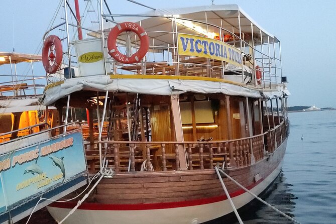 Romantic Boat Trip with Dolphin Watching - How to get the most from the trip