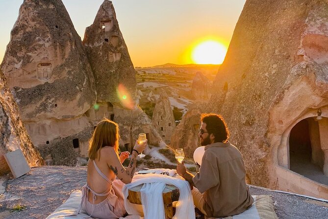 Romantic Cappadocia Sunset Dinner and Wine - Who should book this dinner