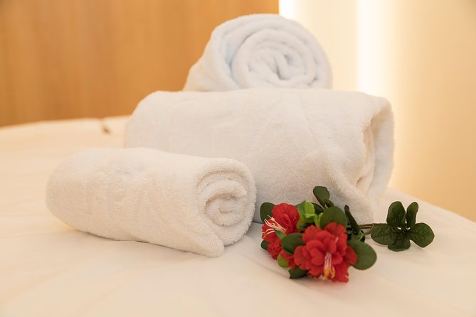 Romantic couple massage + SPA entry and private jacuzzi with cava - Who will enjoy this experience most