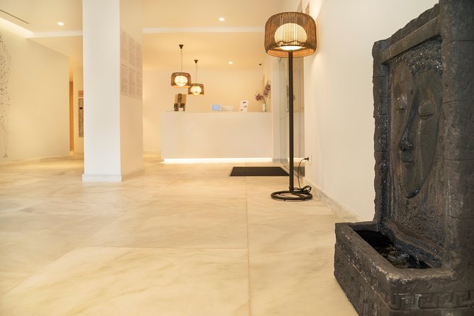 Romantic couple massage + SPA entry and private jacuzzi with cava - A few practical limits to keep in mind