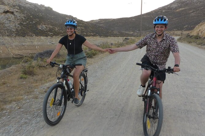 Romantic Cycling Tour with Private Picnic at the beach - A lantern-lit picnic with Mykonos flavors