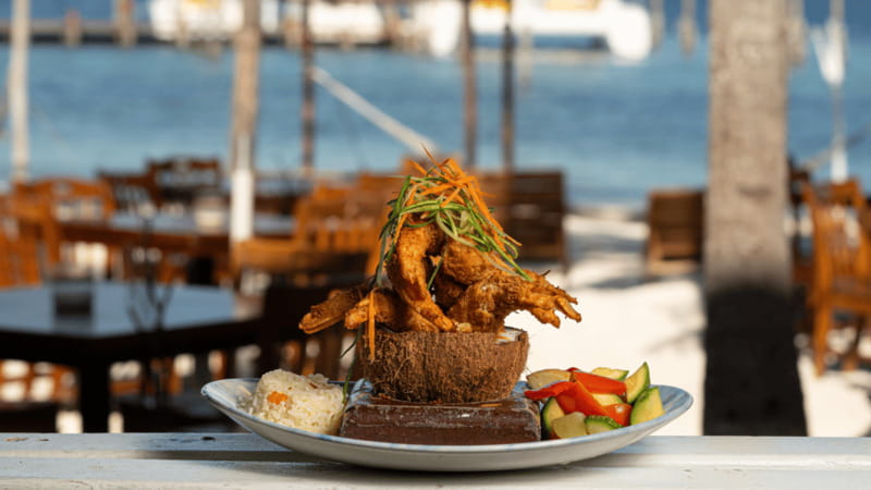 Romantic dinner in front of the sea - The details that make it feel personal