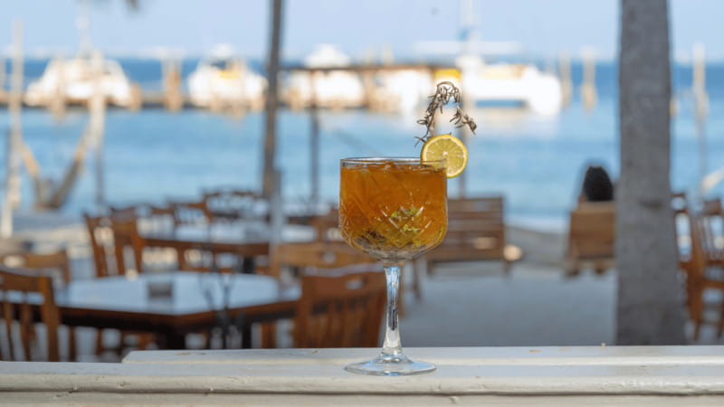 Romantic dinner in front of the sea - Timing, comfort, and beach conditions