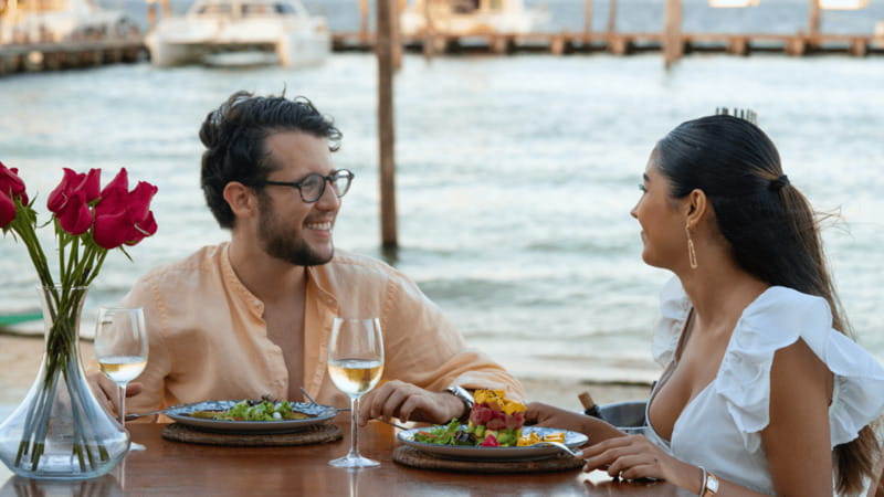 Romantic dinner in front of the sea - Who gets the best value from this package
