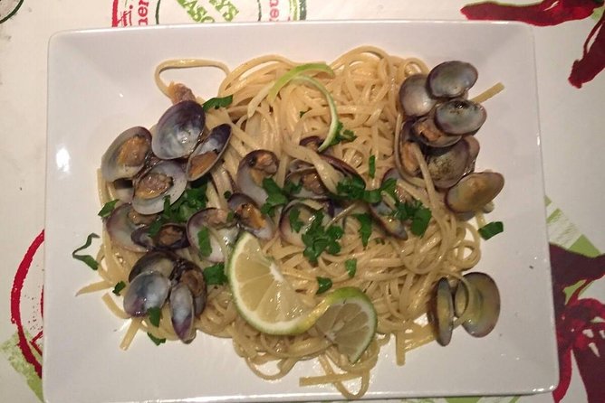 Romantic dinner on a boat - Catania - The dinner: Etna flavors, clams, and local wine