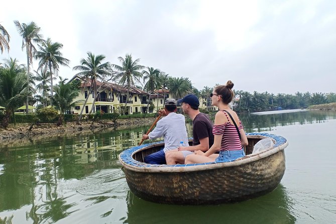 Romantic Dinning On The Bamboo Raft - Dinner on the bamboo raft