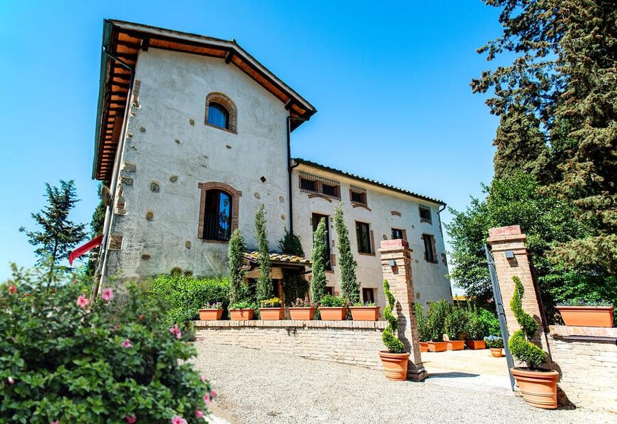 Romantic Escape in Tuscany with Overnight and Wine Tasting - How the experience feels as a romantic break