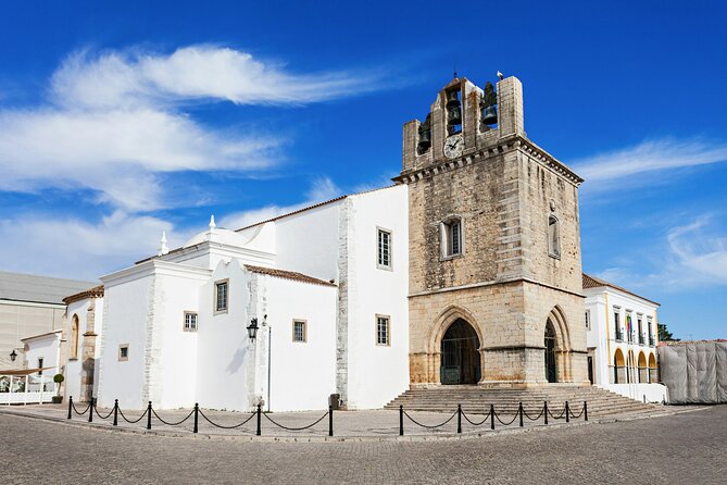 Romantic Faro: Whisper of Love Exploration Game and Tour - Finishing near the water and Praia de Faro