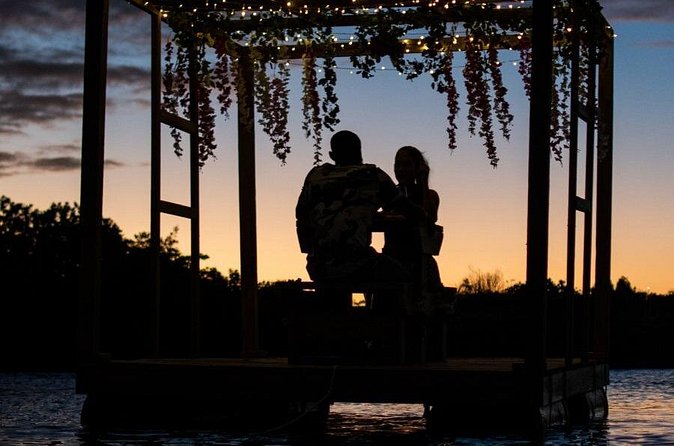 Romantic Floating Picnic Experience - Who should book this Curaçao experience?
