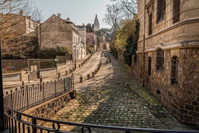 Romantic Montmartre: Paris Lost Lovers Exploration Game and Tour - Starting on Boulevard de Clichy