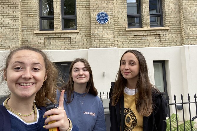 Romantic Notting Hill: Self-Guided Love Story Puzzle Walk - Music at Sarm Music Village and the blue door