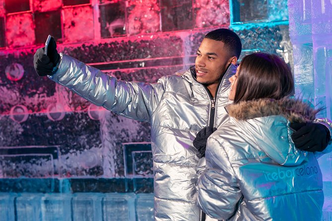 Romantic Pack at Icebarcelona - Cocktails, cava, and chocolates for two
