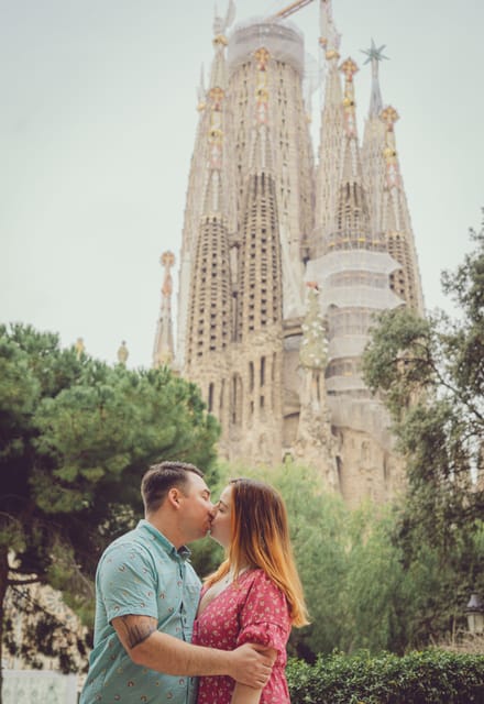 Romantic Photoshoot Experience for Couples in Barcelona - Key points at a glance