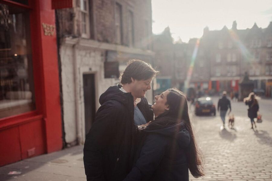 Romantic Photoshoot Experience for Couples in Edinburgh - The 45-minute Old Town photo stop
