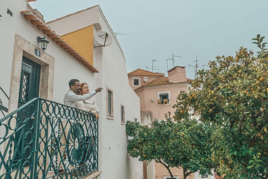 Romantic Photoshoot Experience for Couples in Lisbon - Timing, comfort, and practical limits