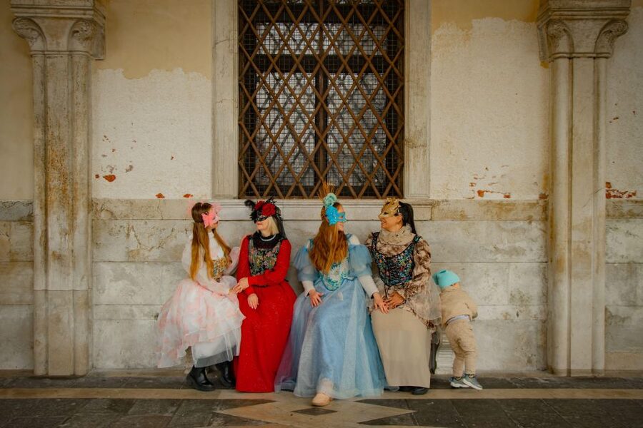 Romantic Photoshoot Experience for Couples in Venice - What you receive within 48 hours