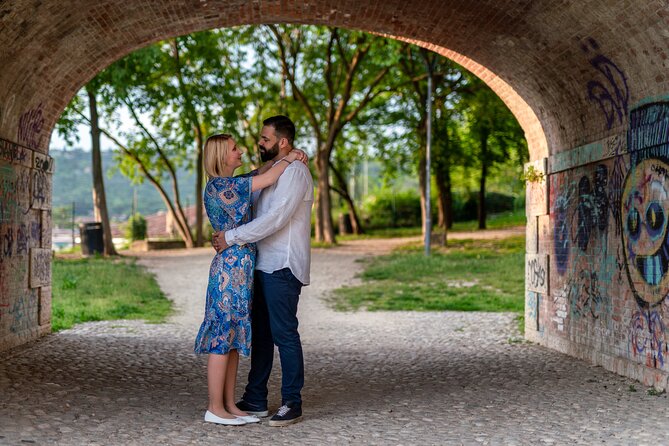 Romantic Photoshooting in Verona - The climb toward Castel San Pietro