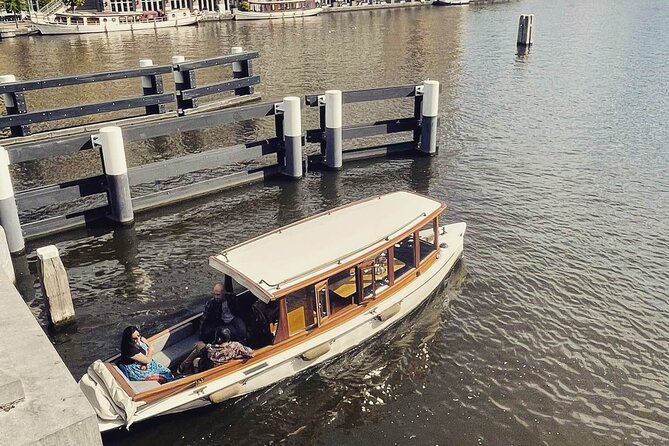 Romantic Private Boat Tour Amsterdam 90min incl welcome drink - The Seven Bridges area and the Amstel River