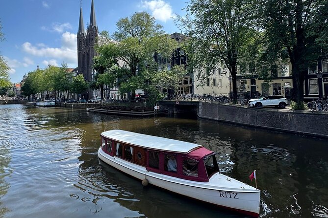 Romantic Private Boat Tour Amsterdam 90min incl welcome drink - The Nine Streets and the western canal neighborhood