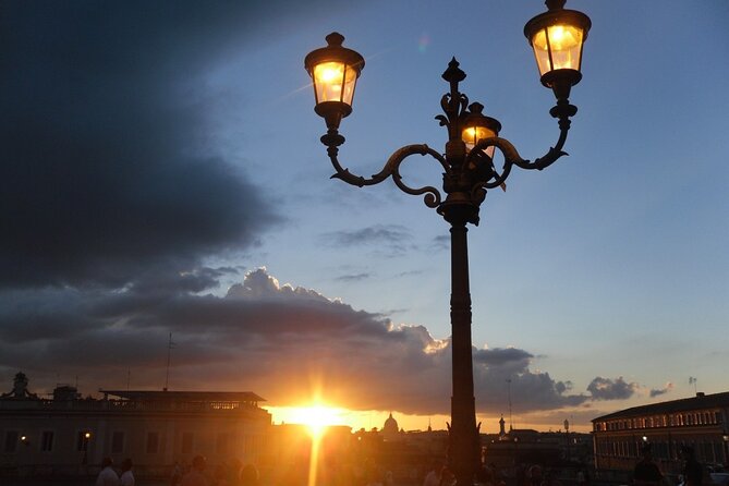 Romantic Rendezvous: Private Night Tour of Rome with Chauffeur - Piazza Navona and the shape of an ancient stadium