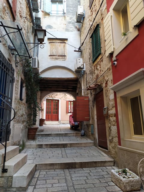 Romantic Rovinj - a private walking tour - A local bar and the first scenic views