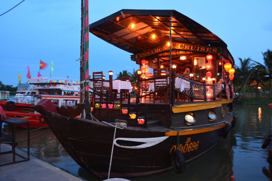 Romantic Sunset Dinner Cruise in Hoi An - Welcome cocktail, snack, and a slow departure