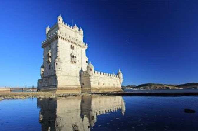 Romantic Sunset Sailing Experience in Lisbon - Key Points at a Glance