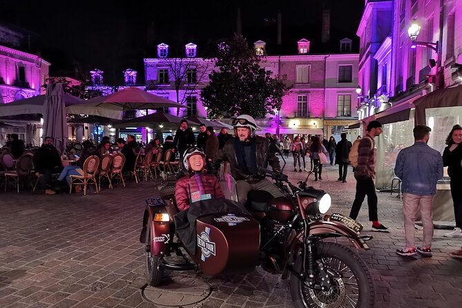 Romantic Tour By Night - What the guide adds to the ride