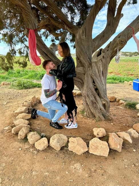 Romantic tour for lovers, couples or friends - The Tree of Lovers and the ribbon tradition