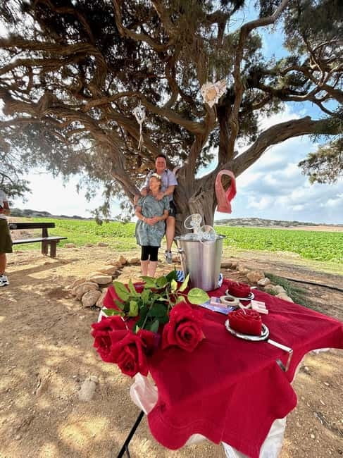 Romantic tour for lovers, couples or friends - Hotel pickup and a private four-hour route